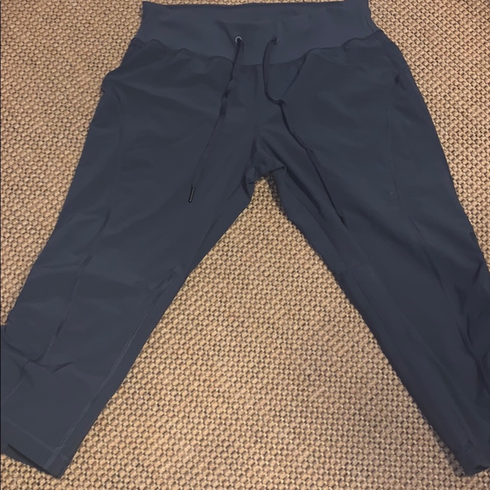 Zella size 6 cropped workout pants!